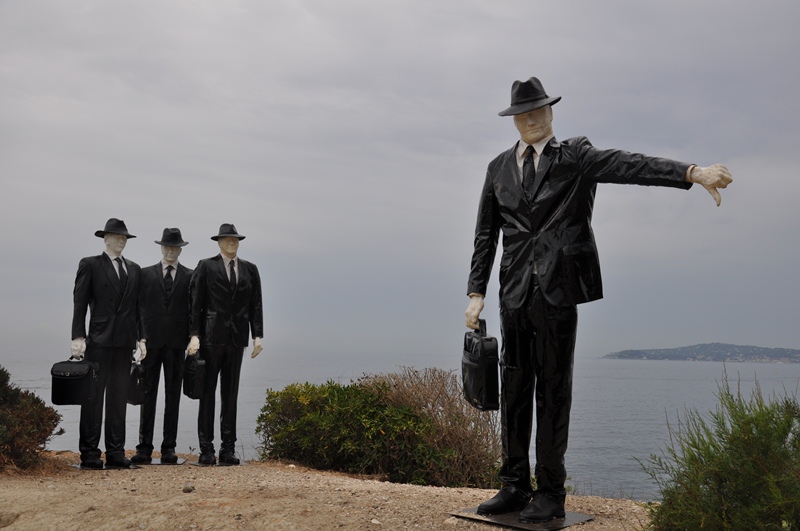 Banksters, art contemporary contemporain installation in-situ monumentale krajewicz rowlands finance