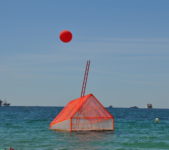 La maison s'écroule, art contemporary contemporain installation in-situ monumentale krajewicz rowlands